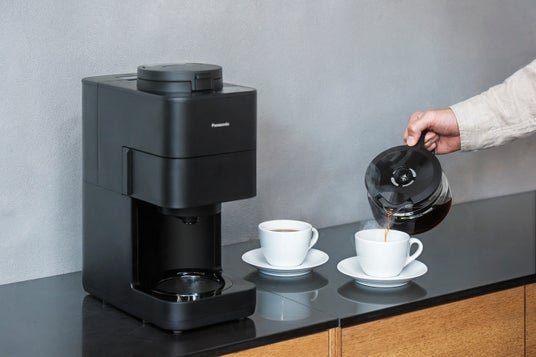 手軽に挽きたてのおいしさを楽しめる、コンパクトな全自動コーヒー